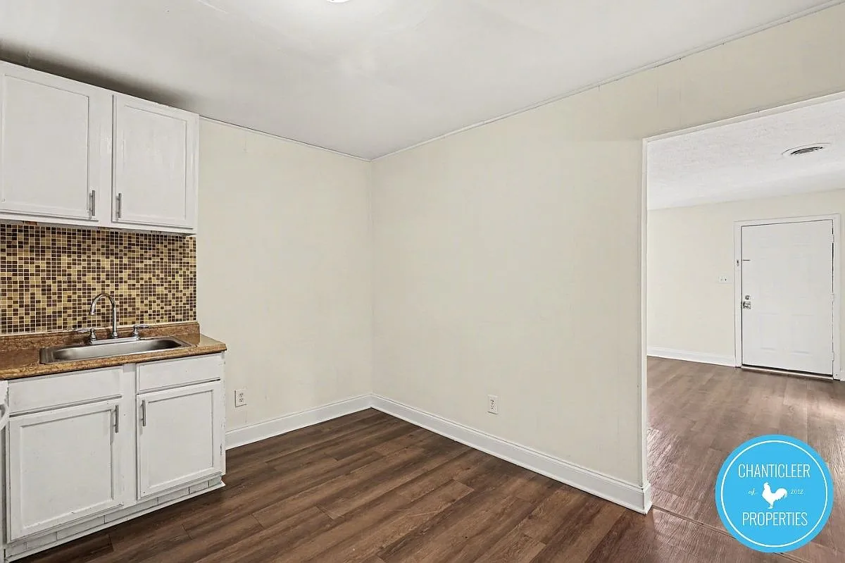 Building Photo - 115 Florence St #7