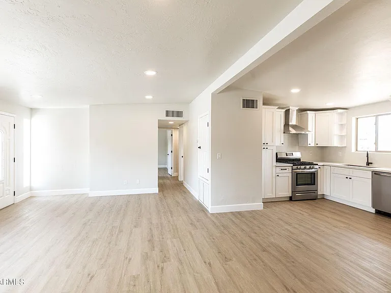 2571 E Captain Dreyfus Ave — Photo 5