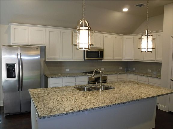 5th image of 601 Barnstorm Dr