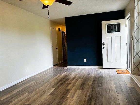 5th image of 304 SE 10th Street Ter