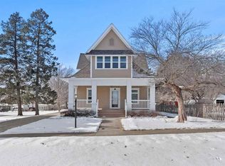 513 S Center St, Lone Tree, IA 52755