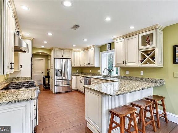 4th image of 410 W Rosemary Ln
