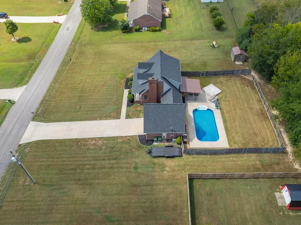 16 Eastridge Rd, Fayetteville, TN 37334