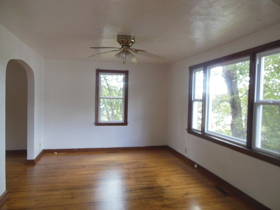 5th image of 216 Highlawn Park Ave