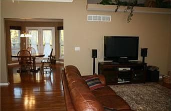 3rd image of 1521 Glen Brook Ln
