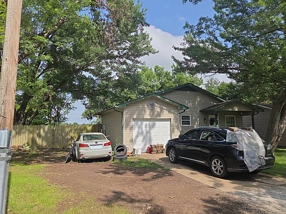 3rd image of 501 Robin Dr