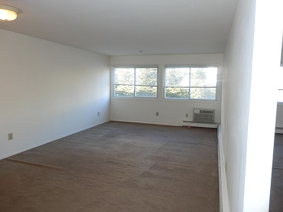 3rd image of 6 Putnam Ave APT B7
