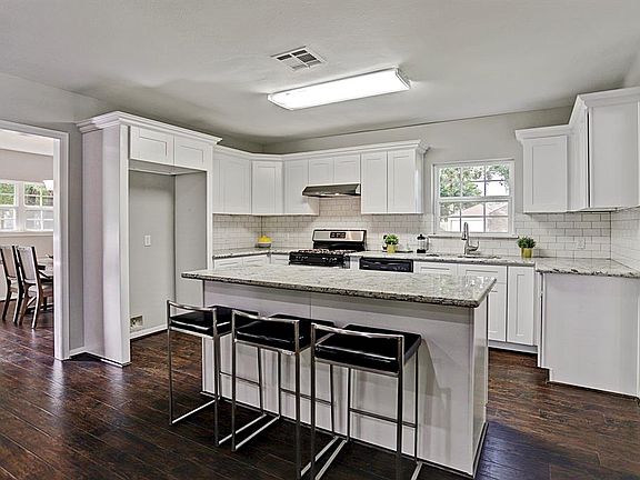 2nd image of 15701 Acapulco Dr