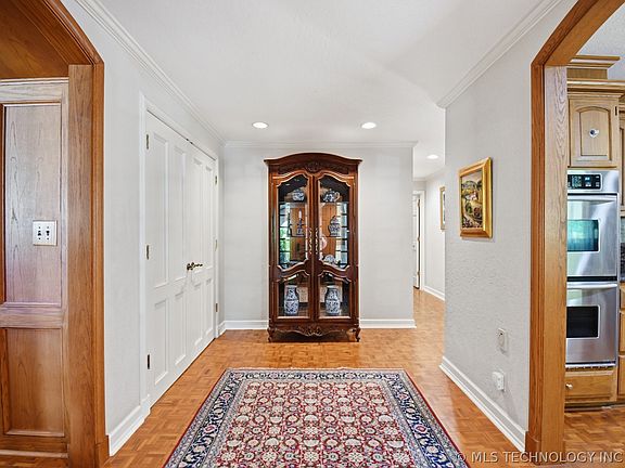 5th image of 2222 E 45th Pl
