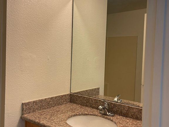 4th image of 483 Norfolk Dr