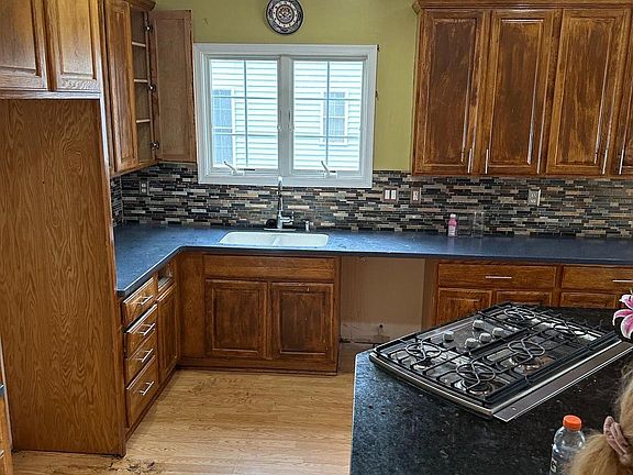 3rd image of 904 Chesapeake Dr