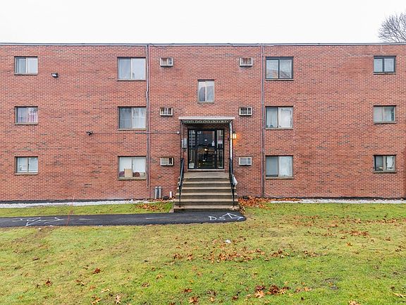 2nd image of 141 Commercial St APT 3