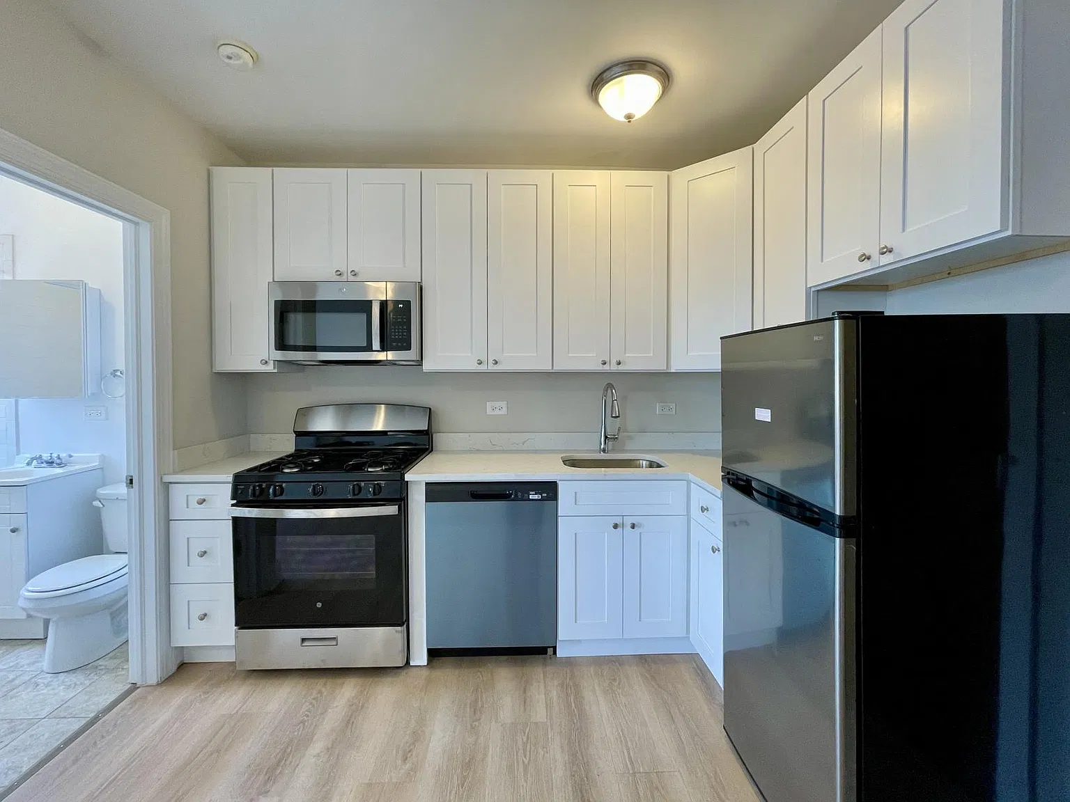 Studio, 350 sqft, $1,695 — Photo 3