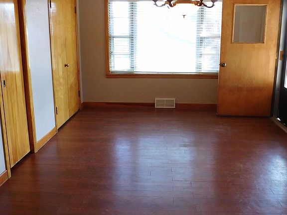 4th image of 1635 W Avenue B