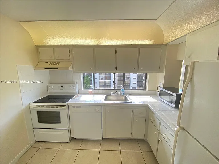 16919 N Bay Rd #620 — Photo 14