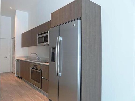 4th image of 1601 SW 1st Ave #303
