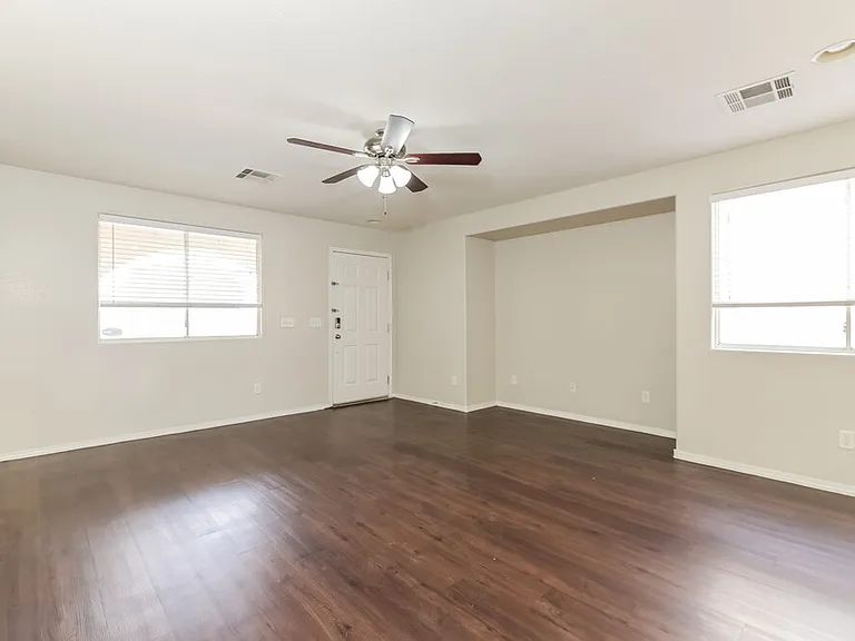 6015 Ambleshire Ave — Photo 5