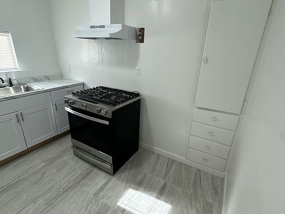 4th image of 1801 Brokaw Ave #1/2