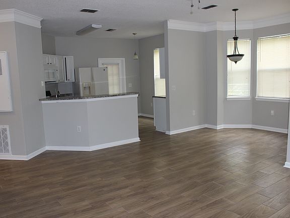5th image of 18122 Villa Creek Dr