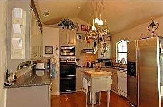 3rd image of 620 Briarwood Trl