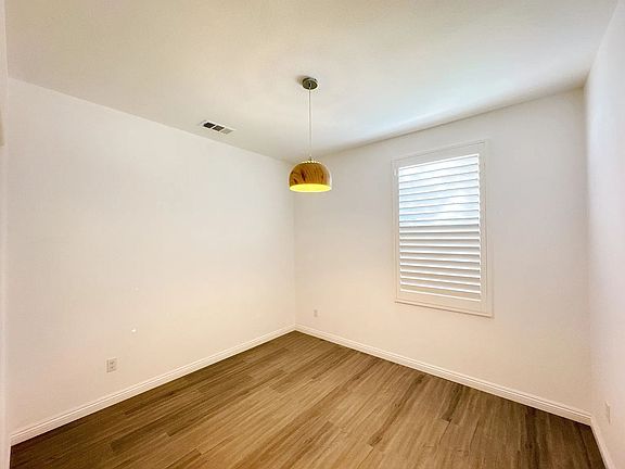 3rd image of 3427 Eparaduxx Privado