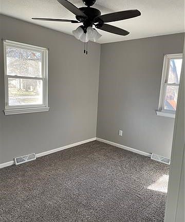 4th image of 100 NE Summit Dr