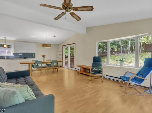 17 Pleasant Rd, High Bridge Boro, NJ 08829