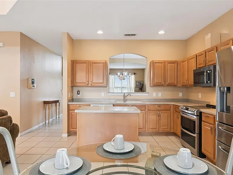 1162 Solana Cir — Photo 5