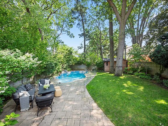 3rd image of 74 Fallingbrook Dr