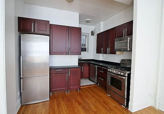 4th image of 106 E 17th St APT 4R
