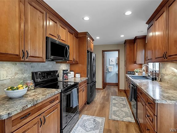 4th image of 7531 Quaker Rd