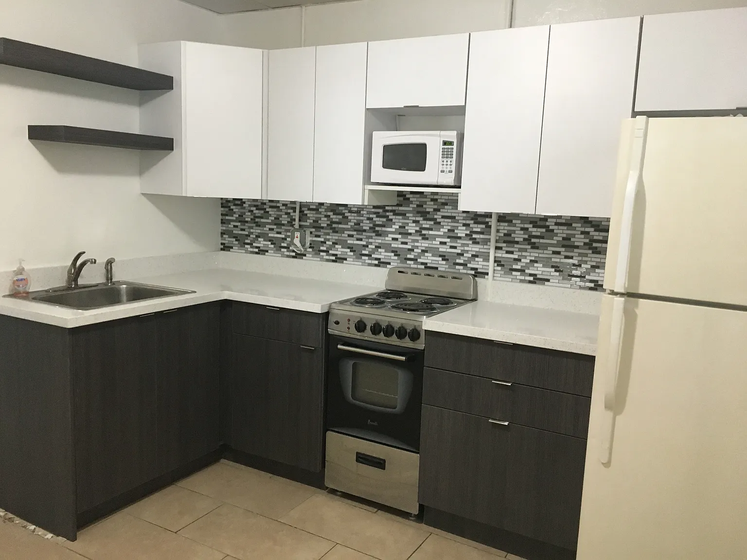 Studio, 350 sqft, $1,300 — Photo 3