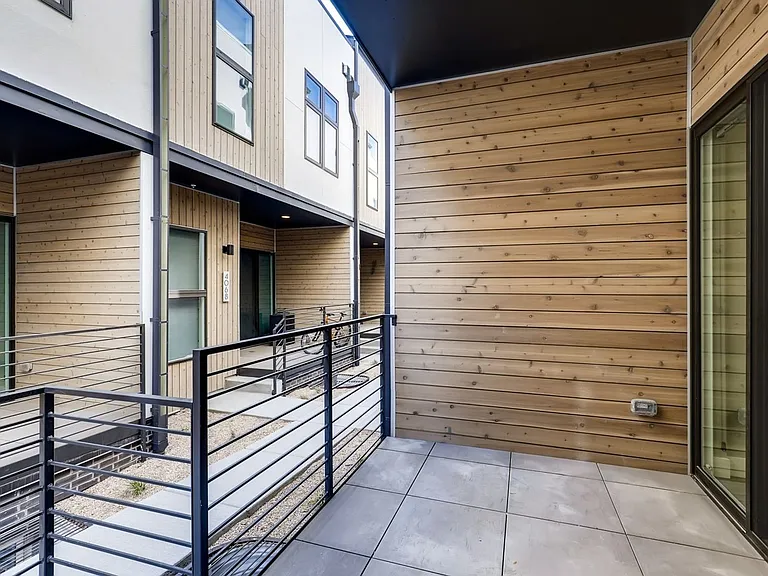 Fairfax Row — Photo 1