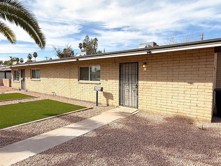 1122 S McClintock Dr #A — Photo 2
