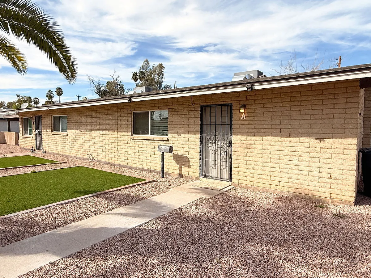 Building Photo - 1122 S McClintock Dr #A