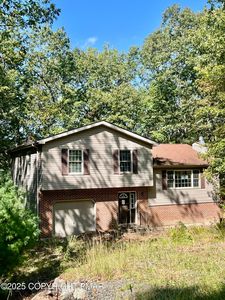 2210 Exeter Ct, Bushkill, PA, 18324