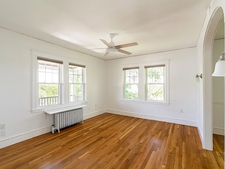8-10 York Ave #10 — Photo 3