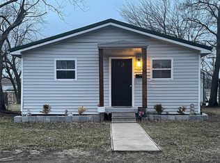 218 N 8th St, Bowling Green, MO 63334