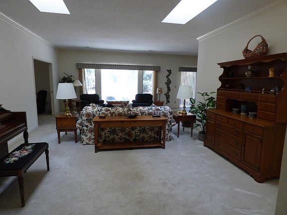4th image of 725 Burlwood Dr