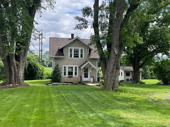 2214 N Old Trl, Selinsgrove, PA 17870