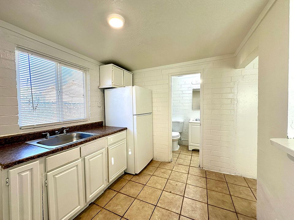 1st image of 329 W Kentucky St #9
