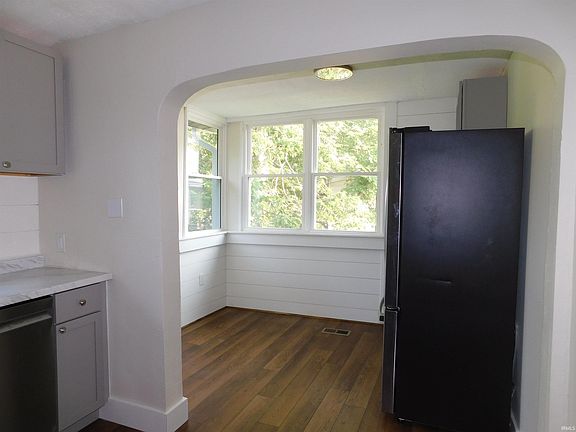5th image of 306 S Posey St