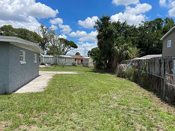 4th image of 8226 Gumwood Ave