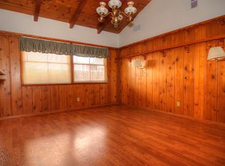 5800 Le Sage Ave, Woodland Hills, CA 91367
