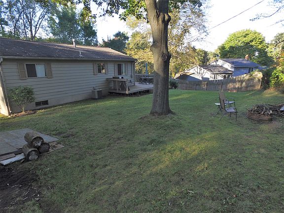 4th image of 2060 Palisades Dr