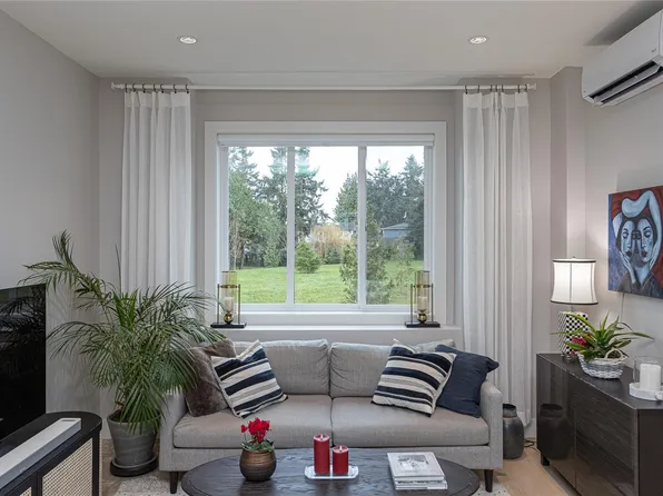 10480 Resthaven Dr #13, Sidney, BC V8L 3H3