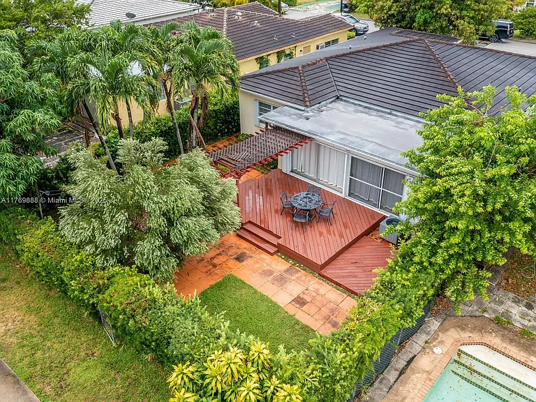 9441 Byron Ave — Photo 63