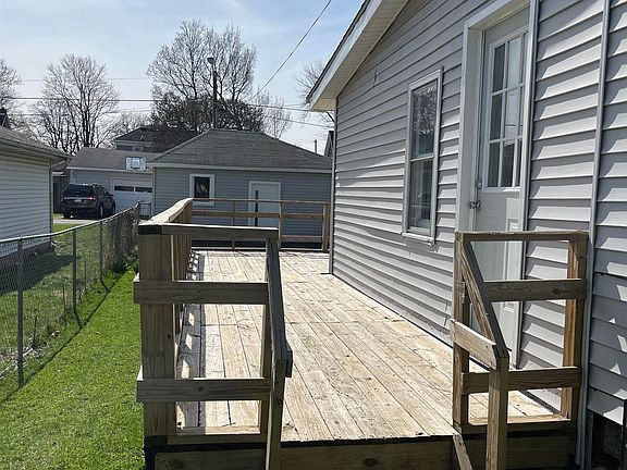 3rd image of 639 Leopold St