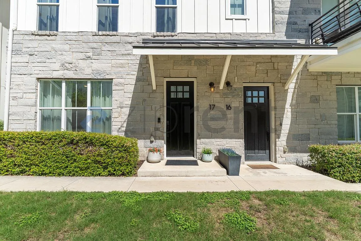 3 bed, 3.5 bath, 1800 sqft, $2,600 — Photo 3