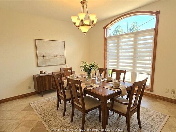 5th image of 380 Shoreview Cir